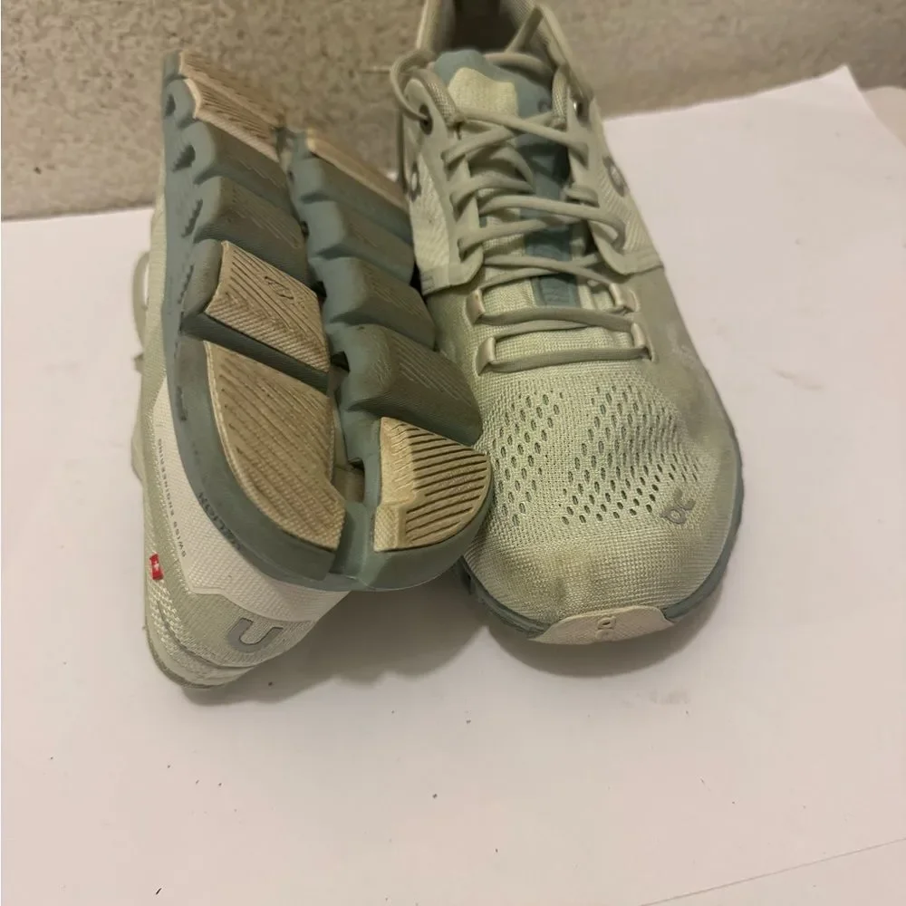 On Running Light Beige and Gray Sneakers 9/40.5